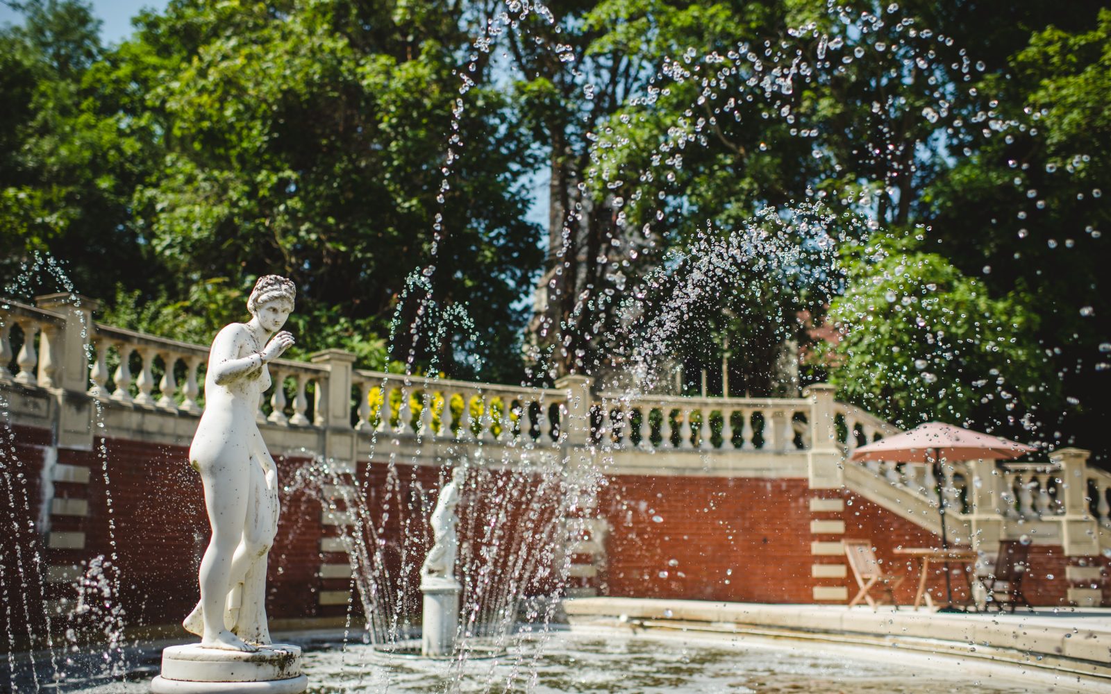 Beautiful fountains on the private terrace of Fetcham Park's serviced offices in Leatherhead